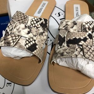NWT 🏷 Slide Sandals